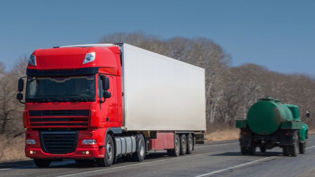 ОБ УГРОЗЕ ПРЕКРАЩЕНИЯ МЕЖДУНАРОДНЫХ АВТОМОБИЛЬНЫХ ПЕРЕВОЗОК МЕЖДУ РОССИЕЙ И ПОЛЬШЕЙ